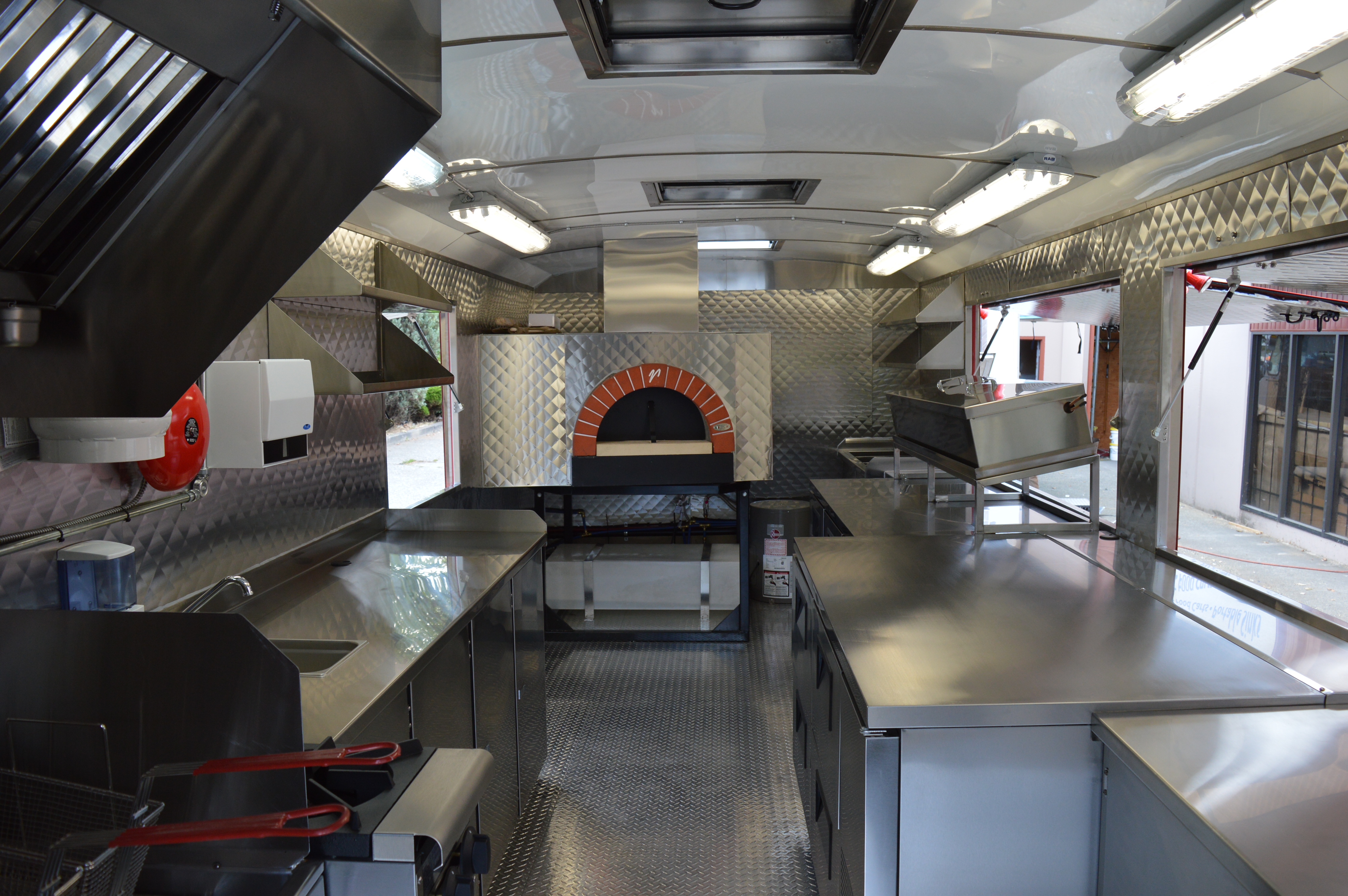 Apollo Custom Manufacturing Ltd Custom Built Food Truck