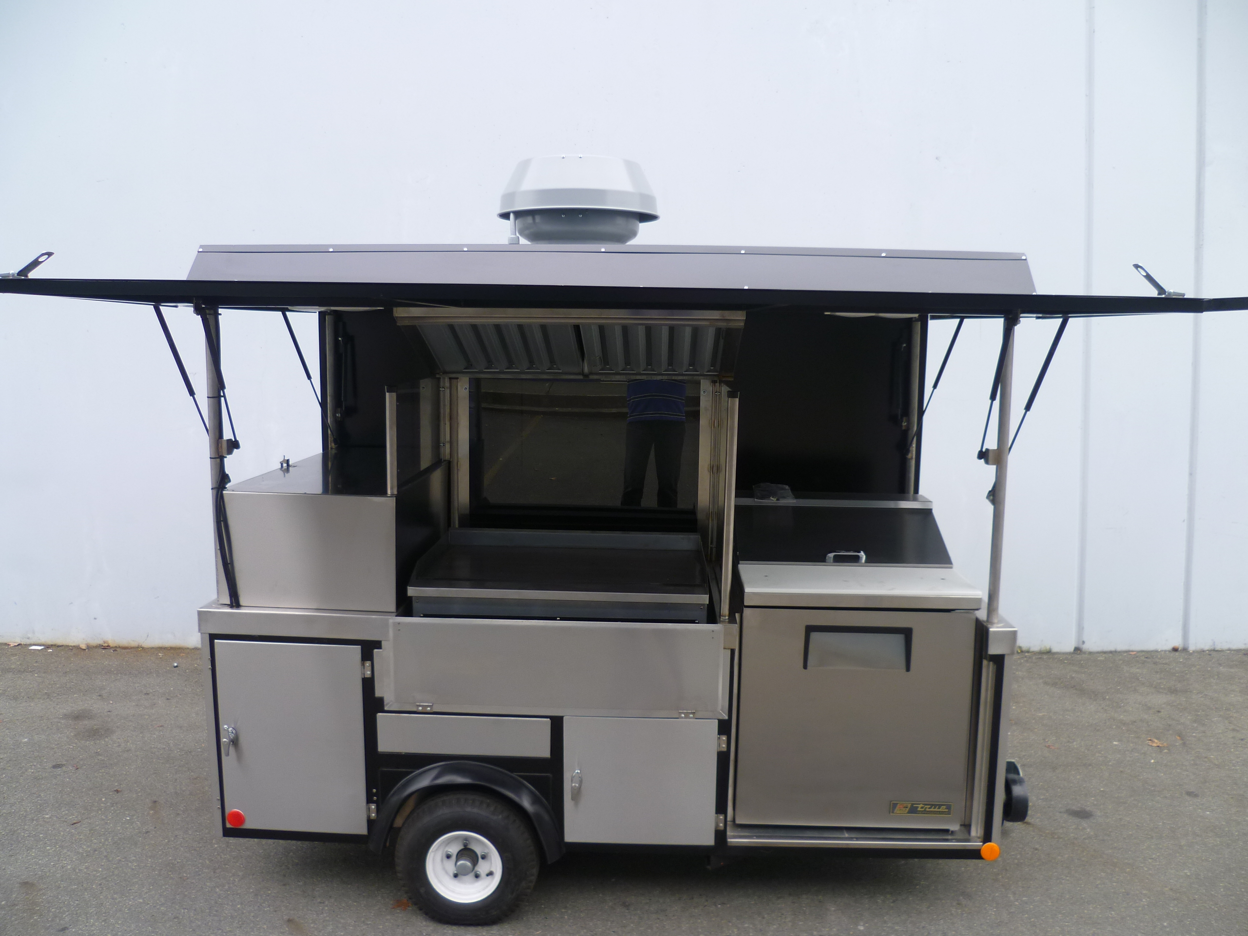 Apollo Custom Manufacturing Ltd. Custom Built Food Truck and Mobile