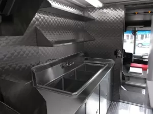 Canadian Brewhouse - Food Trucks - 18 ft Step Van