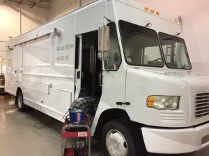 Kitchen Wisdom - Film Catering Trucks - 22 ft Freightliner